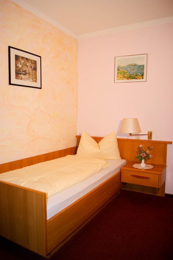 Hotel Schonunger Bucht Waigolshausen Стая снимка
