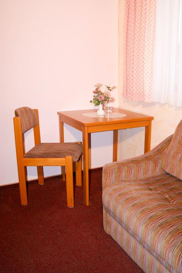 Hotel Schonunger Bucht Waigolshausen Стая снимка