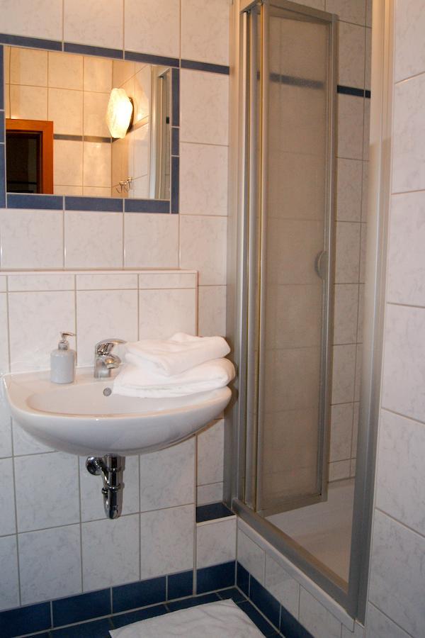 Hotel Schonunger Bucht Waigolshausen Стая снимка