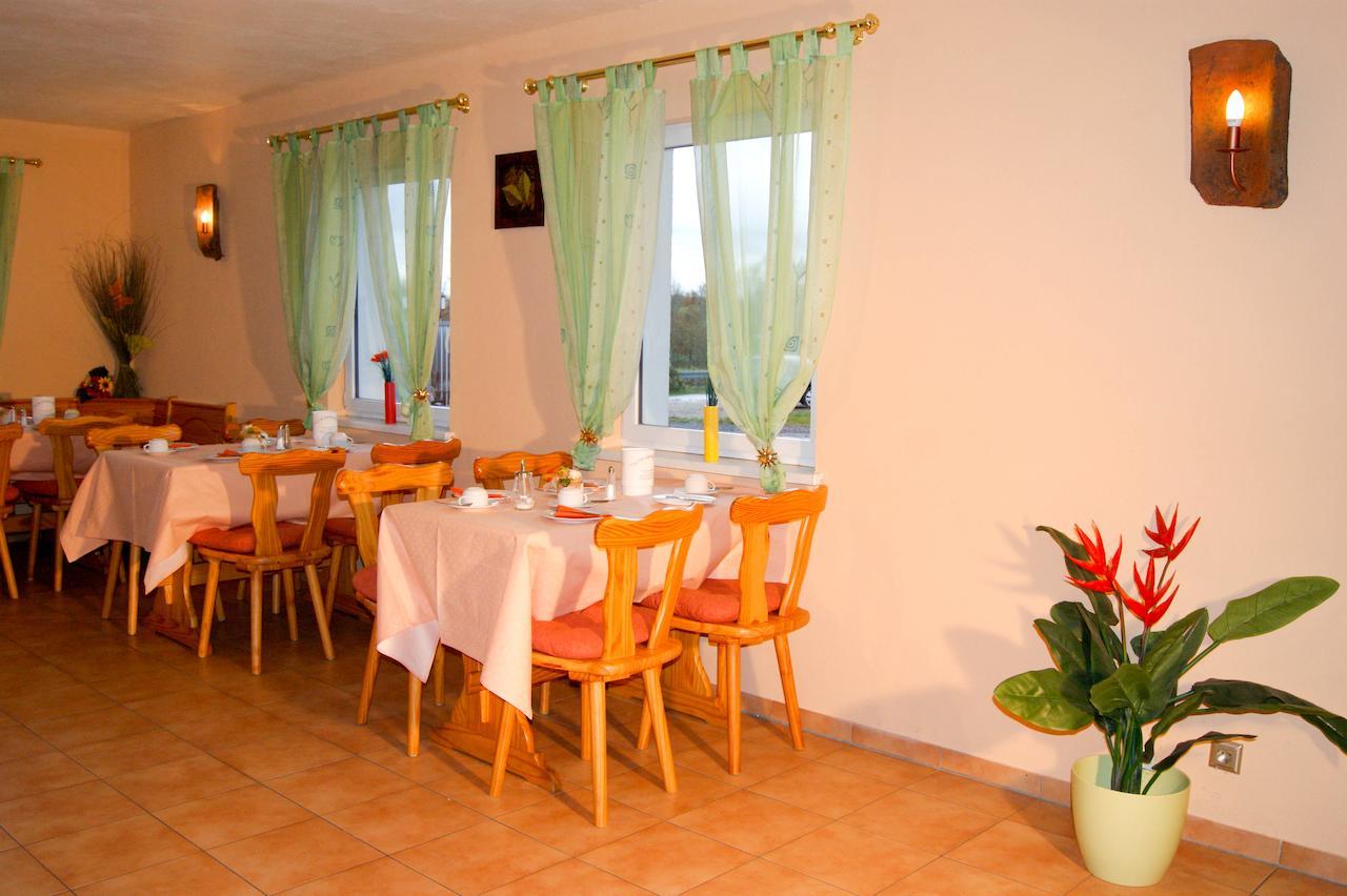 Hotel Schonunger Bucht Waigolshausen Екстериор снимка