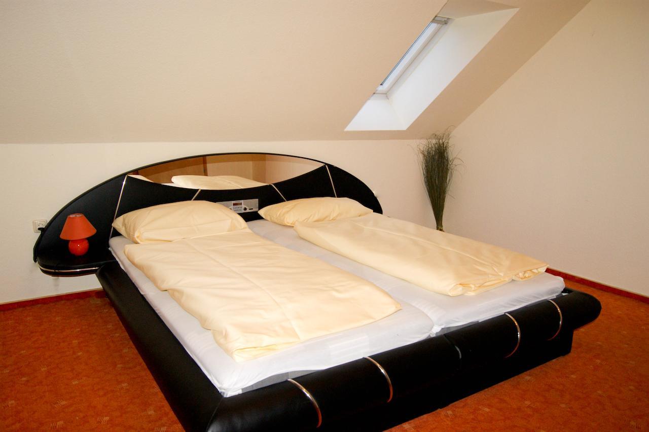 Hotel Schonunger Bucht Waigolshausen Стая снимка